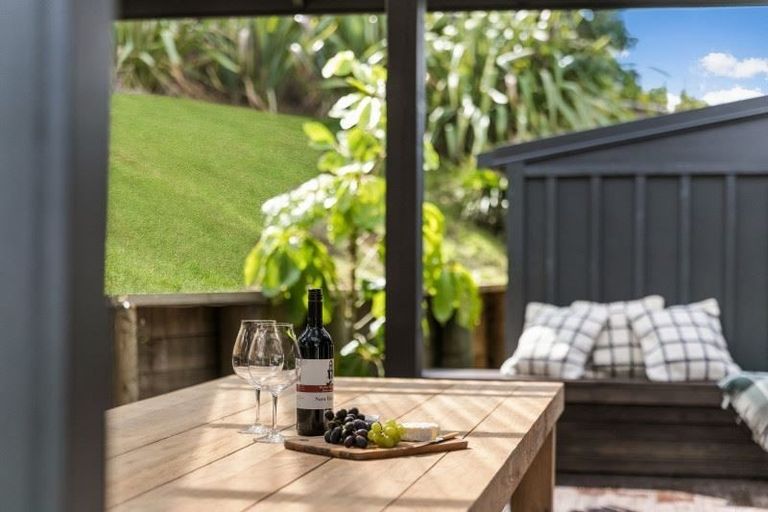 Photo of property in 14 Gavinike Place, Waimauku, 0812