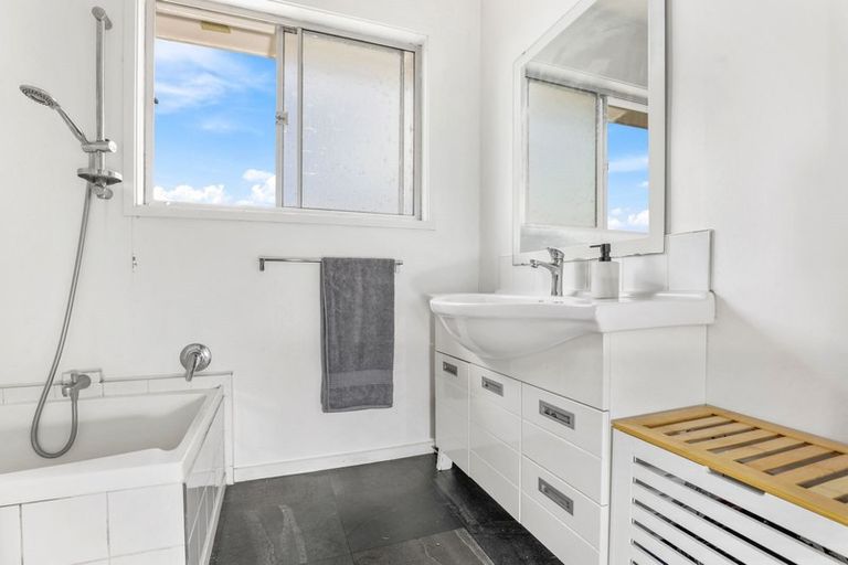 Photo of property in 21 Fenruss Street, Fairy Springs, Rotorua, 3015