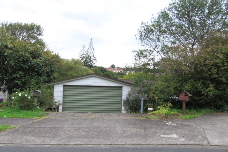 Photo of property in 34 Lastel Place, Shelly Park, Auckland, 2014