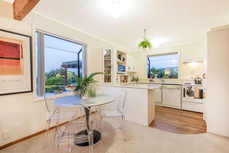 Photo of property in 1 Porter Place, Paekakariki, 5034