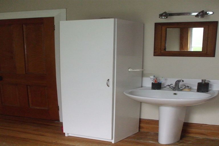 Photo of property in 52 Timaru Road, Waimate, 7924