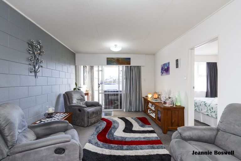 Photo of property in 16 Carow Street, Palmerston North, 4410