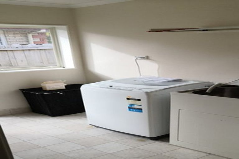 Photo of property in 10 Trovare Place, Golflands, Auckland, 2013