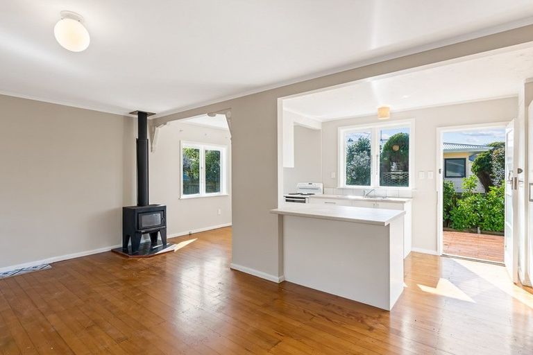 Photo of property in 30 Anaru Street, Raumati Beach, Paraparaumu, 5032