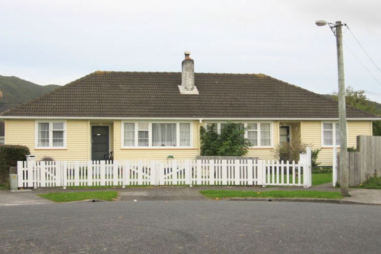 Photo of property in 7 Barton Grove, Naenae, Lower Hutt, 5011