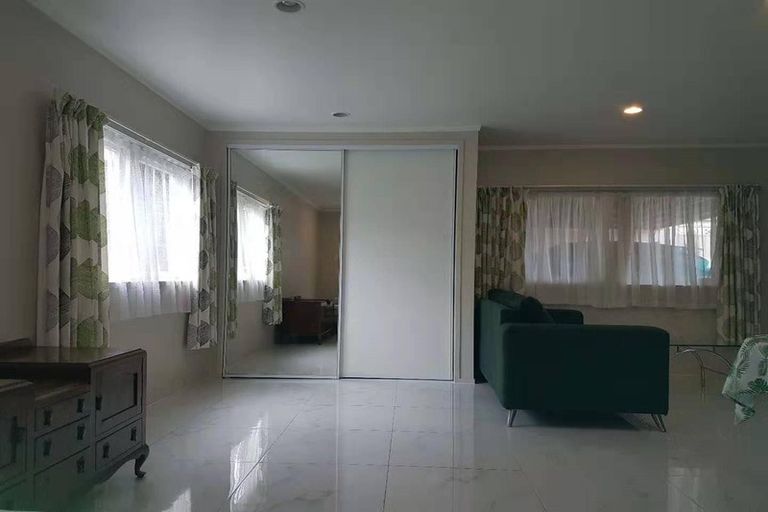 Photo of property in 40 Spence Road, Henderson, Auckland, 0612