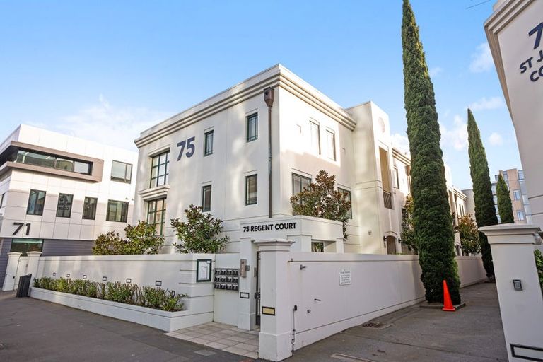 Photo of property in Regent Courts, 2/75 Gloucester Street, Christchurch Central, Christchurch, 8013