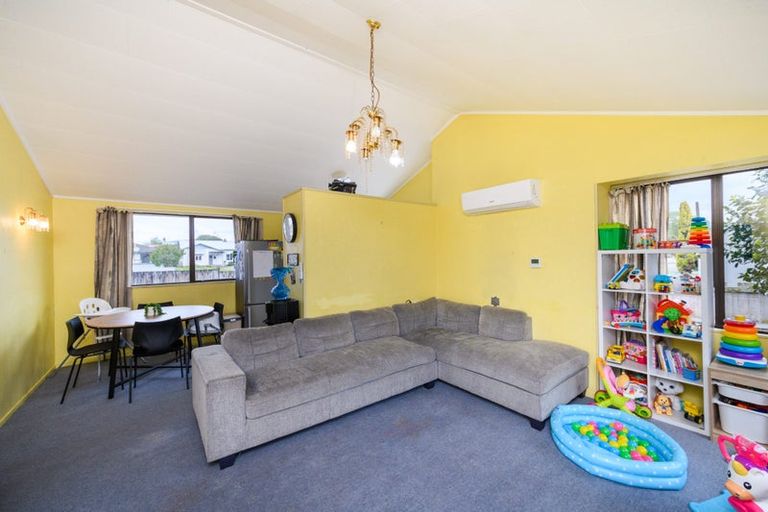 Photo of property in 2/685 Pioneer Highway, Highbury, Palmerston North, 4412