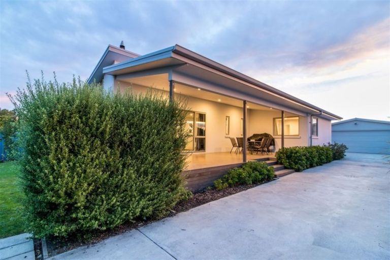Photo of property in 17 Royal Park Drive, Parklands, Christchurch, 8083