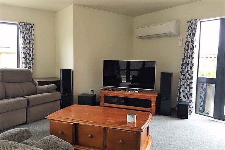 Photo of property in 2/27 Cardigan Bay Place, Addington, Christchurch, 8024