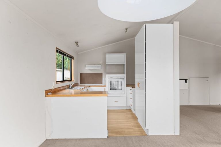 Photo of property in 4a Orewa Heights Crescent, Orewa, 0931