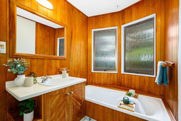 Photo of property in 4 Eclipse Lane, Whitby, Porirua, 5024