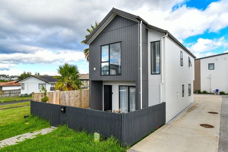 Photo of property in 64a Rosewarne Crescent, Glendene, Auckland, 0602