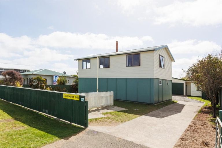 Photo of property in Build Inn, 1942 Parewanui Road, Parewanui, Bulls, 4894