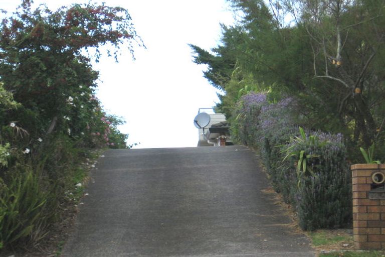 Photo of property in 1/80 Browns Bay Road, Rothesay Bay, Auckland, 0630