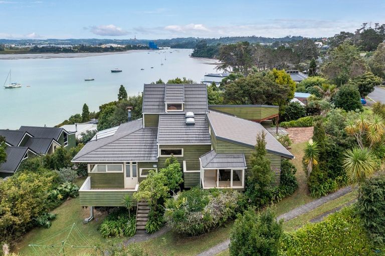 Photo of property in 32 Brigantine Drive, Beach Haven, Auckland, 0626