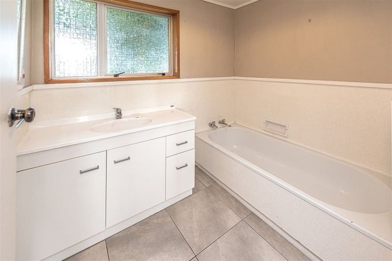 Photo of property in 16 Swinbourne Street, Waverley, 4510