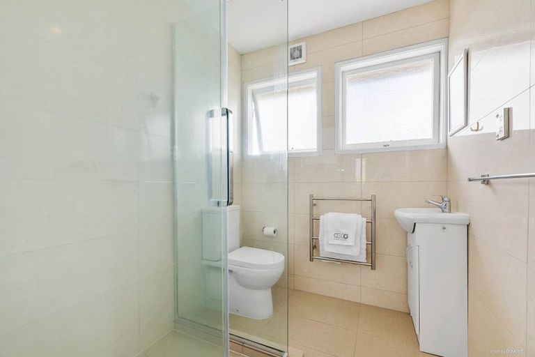 Photo of property in 58 Knightsbridge Drive, Forrest Hill, Auckland, 0620