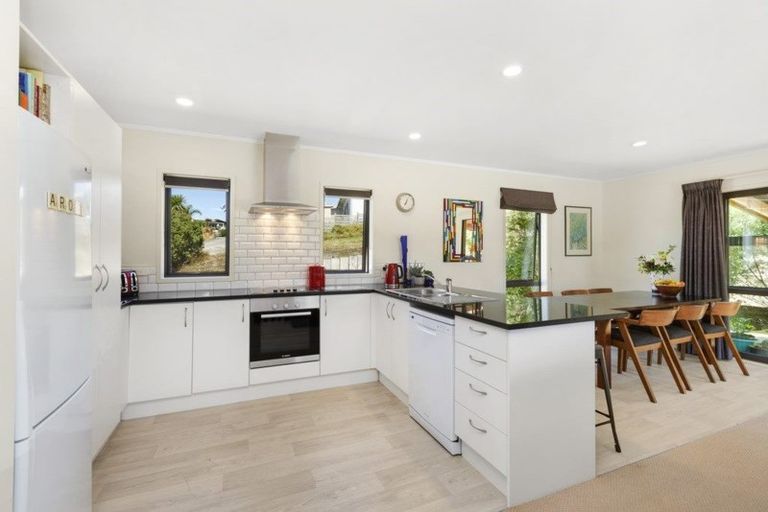 Photo of property in 5b Waikowhai Place, Raglan, 3225