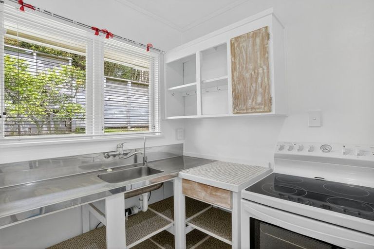 Photo of property in 1/7 Dakota Avenue, Beach Haven, Auckland, 0626