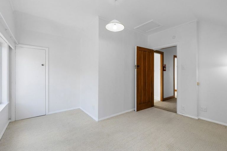 Photo of property in 33 Firth Terrace, Karori, Wellington, 6012