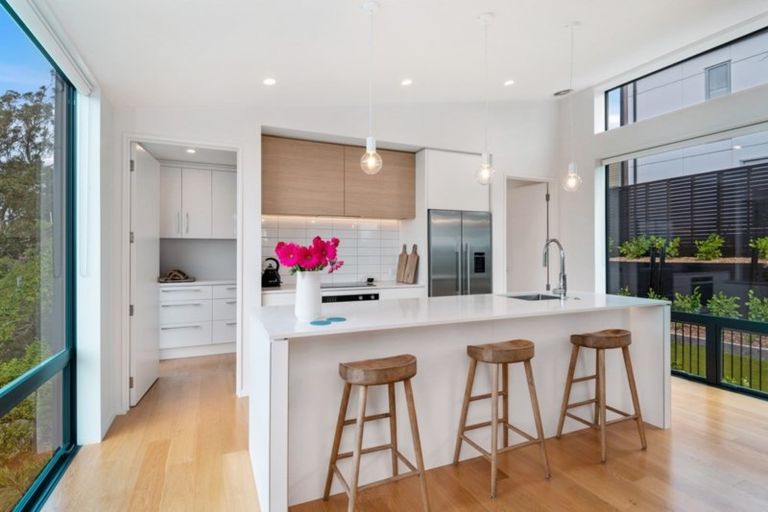 Photo of property in 110 Mount Pleasant Road, Mount Pleasant, Christchurch, 8081