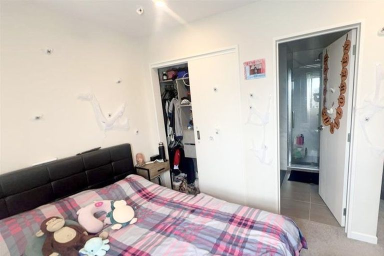 Photo of property in 28 Routley Drive, Glen Eden, Auckland, 0602