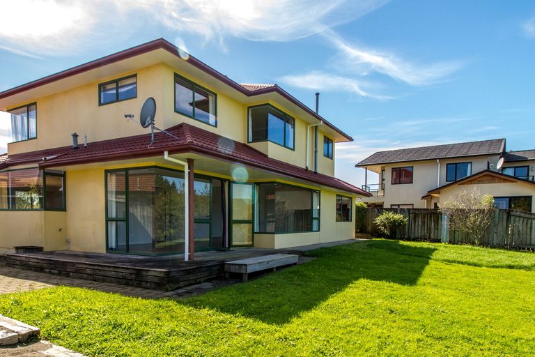 Photo of property in 102 Pacific Drive, Fitzherbert, Palmerston North, 4410