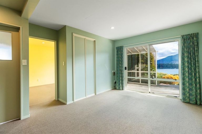 Photo of property in 23 Balmoral Drive, Kelvin Heights, Queenstown, 9300