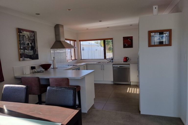 Photo of property in 16a Windsor Terrace, Taradale, Napier, 4112