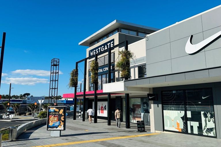 Photo of property in 13 Helleur Road, Massey, Auckland, 0614