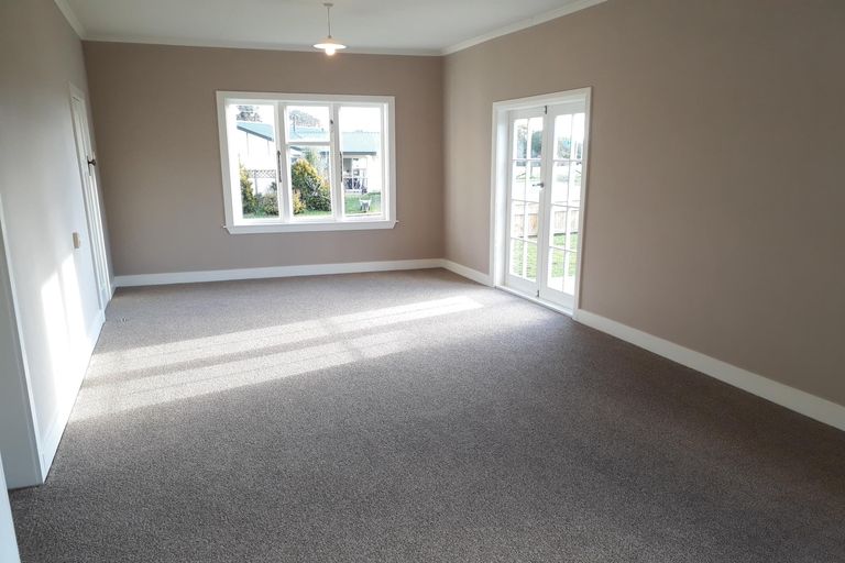 Photo of property in 1 Frood Street, Bulls, 4818