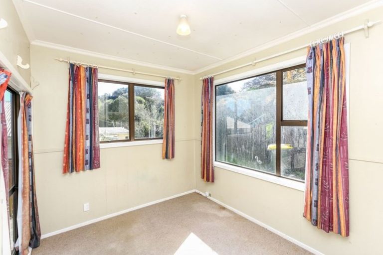 Photo of property in 115 Mangorei Road, Merrilands, New Plymouth, 4312