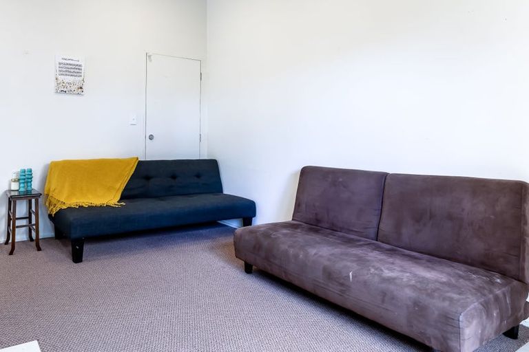 Photo of property in 2a Taupo Street, Green Bay, Auckland, 0604