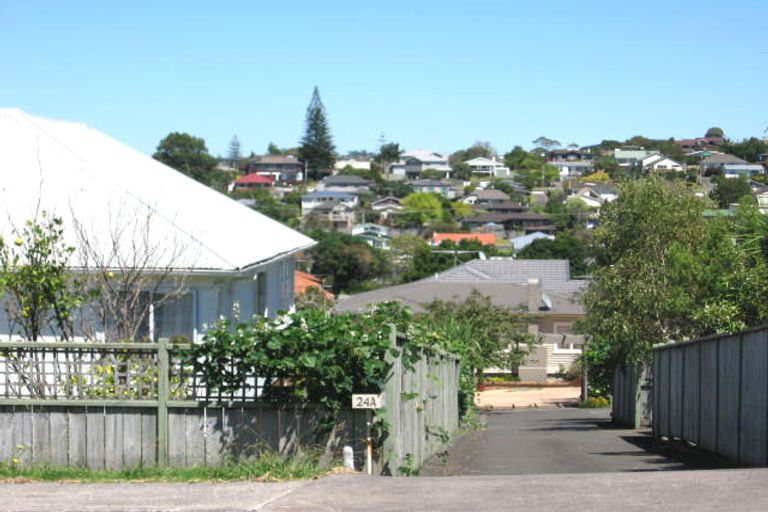 Photo of property in 2/24a Dallinghoe Crescent, Milford, Auckland, 0620