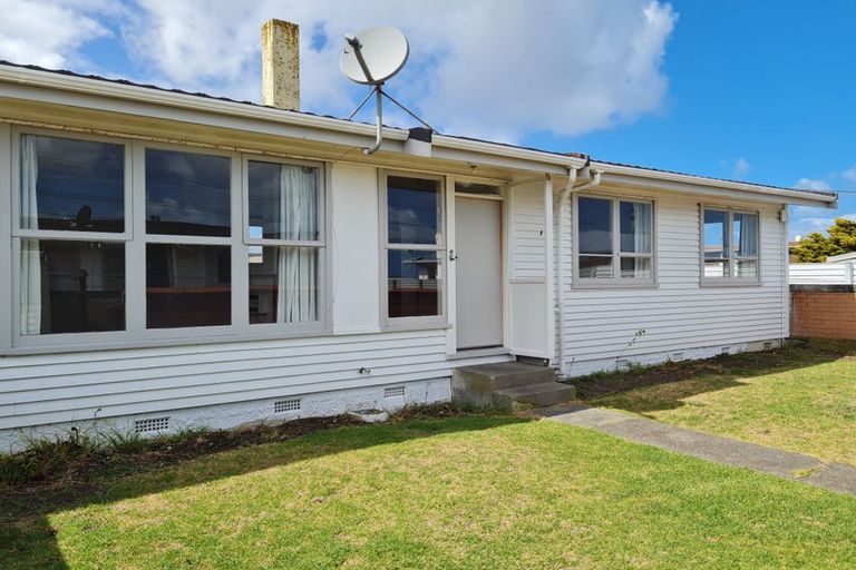 Photo of property in 36 Raupo Street, Castlecliff, Whanganui, 4501