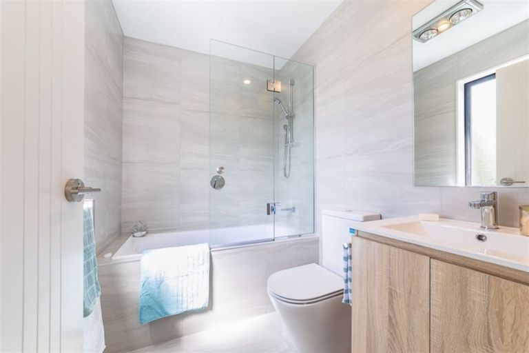 Photo of property in 14a Rosalind Road, Glenfield, Auckland, 0629