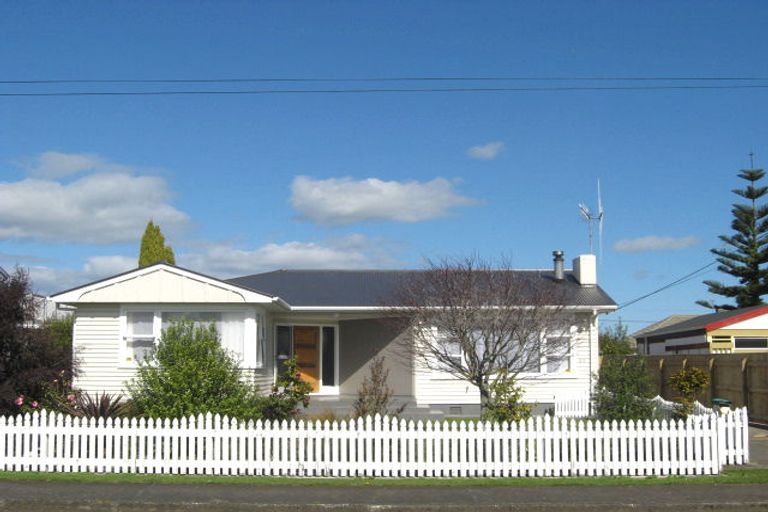 Photo of property in 34 Saint Annes Street, Levin, 5510