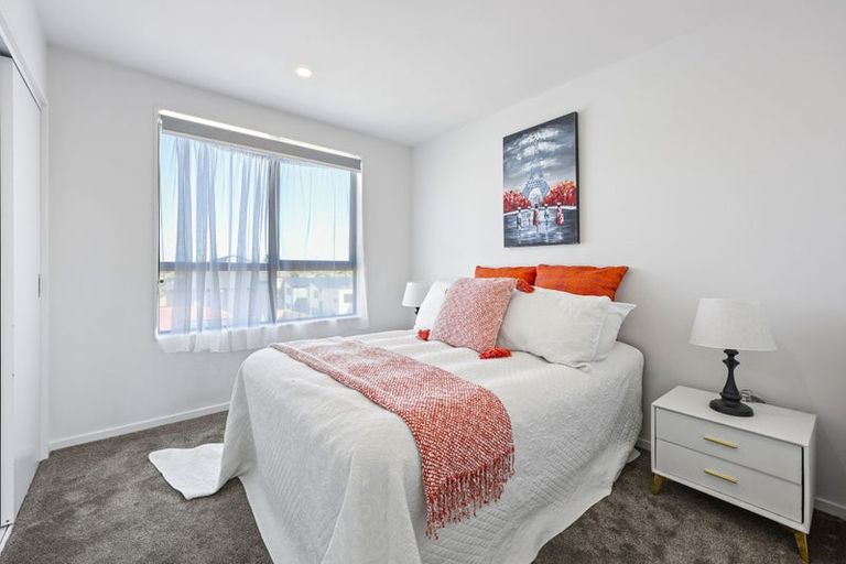 Photo of property in 24c Tomintoul Place, Highland Park, Auckland, 2010