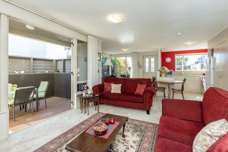 Photo of property in 82 Charles Street, Westshore, Napier, 4110