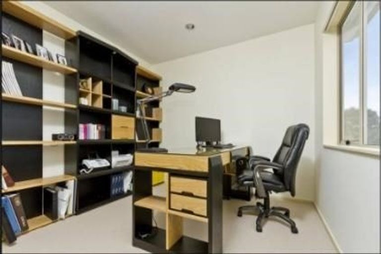 Photo of property in 6a Becroft Drive, Forrest Hill, Auckland, 0620