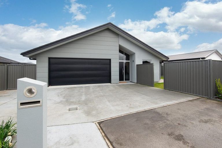 Photo of property in 15 Caledonia Drive, Mosgiel, 9024