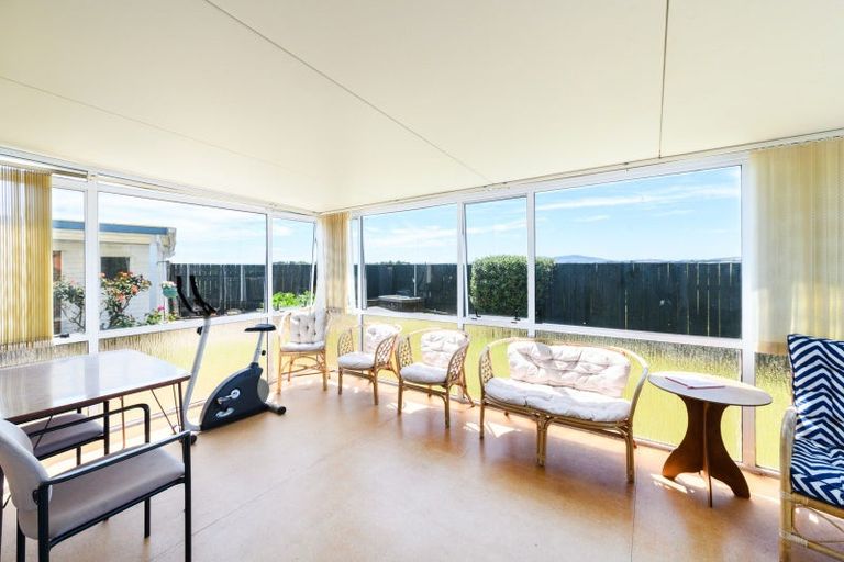 Photo of property in 32 Leander Place, Milson, Palmerston North, 4414