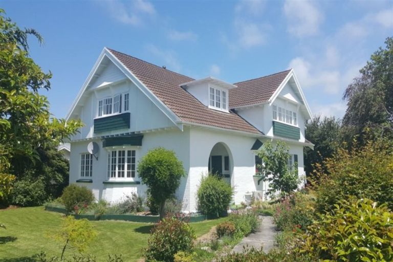 Photo of property in 17 Rhodes Street, Waimate, 7924