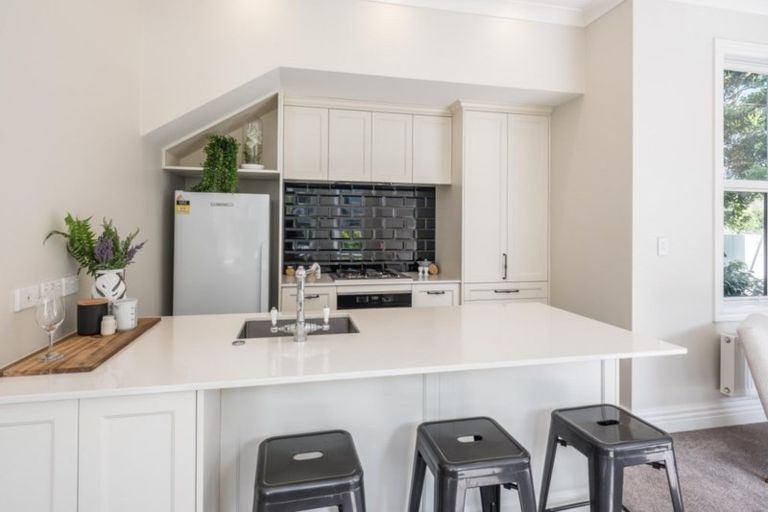 Photo of property in 51 Tinakori Road, Thorndon, Wellington, 6011