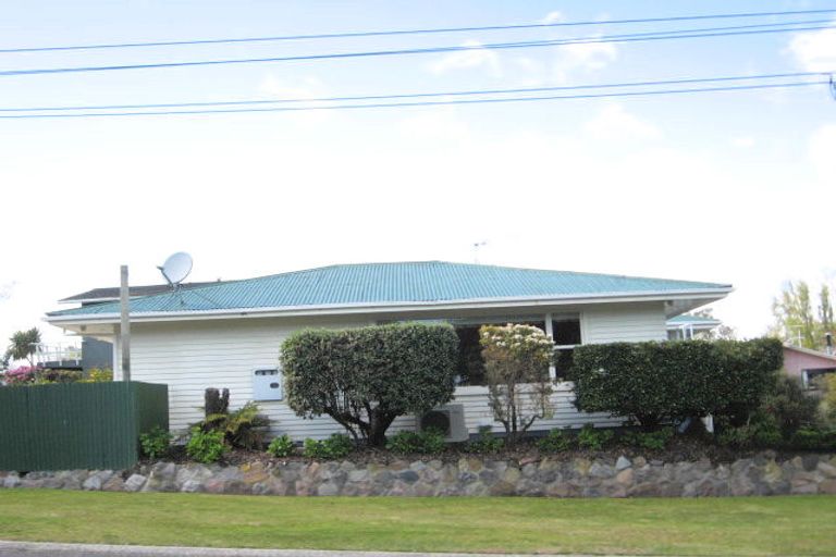 Photo of property in 5 Te Hatepe Avenue, Taupo, 3330