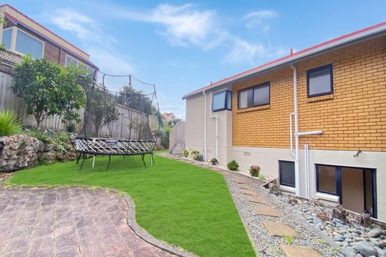 Photo of property in 12 Bragato Place, Chatswood, Auckland, 0626