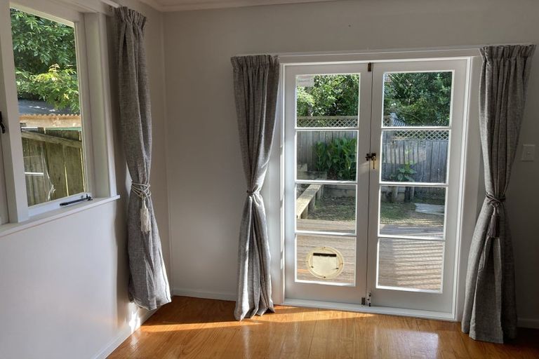 Photo of property in 1/12 Selwyn Crescent, Forrest Hill, Auckland, 0620