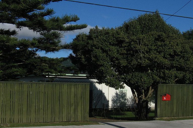 Photo of property in 8 Wairere Grove, Paraparaumu, 5032