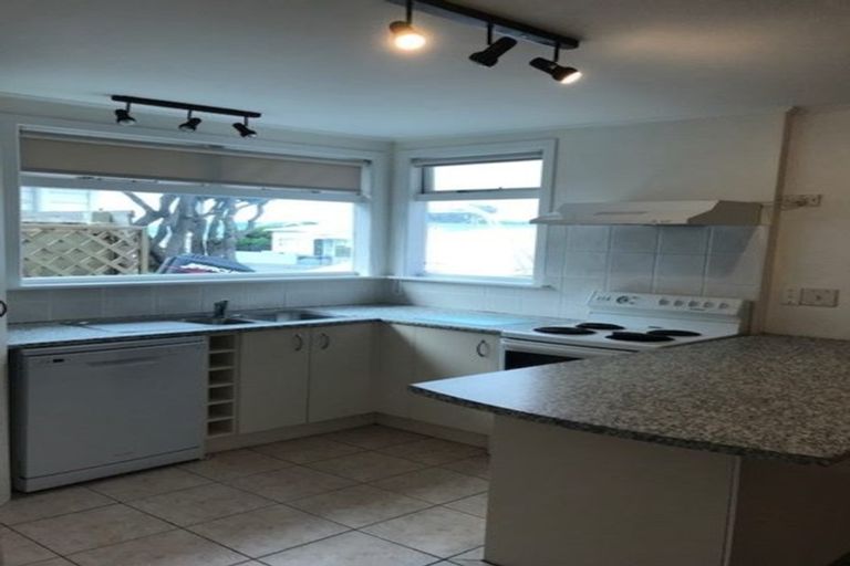 Photo of property in 22 Ferry Street, Seatoun, Wellington, 6022